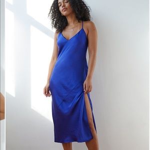 Aritzia Only Slit Dress in PETAL PINK. Size L NWT